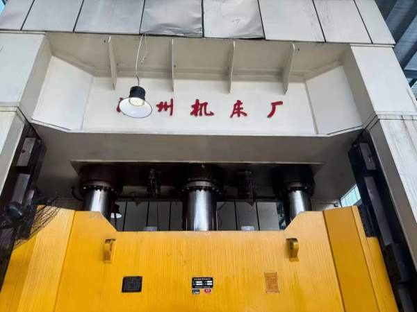 出售：湖州1500吨，台面2米4米，多点顶出，侧移动台，.