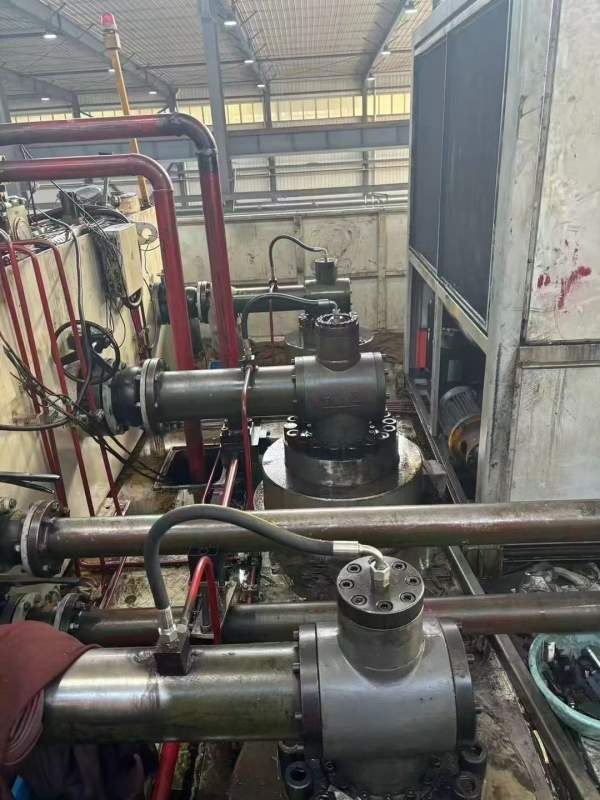 出售：湖州1500吨，台面2米4米，多点顶出，侧移动台，.