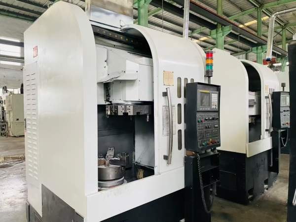 油欣450数控立车，同款6台加工高度为450mm，回转直径5.