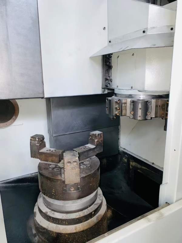 油欣450数控立车，同款6台加工高度为450mm，回转直径5.