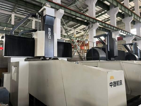 中捷1630数控龙门加工中心，三轴行程X/Y/Z：3200/1820.