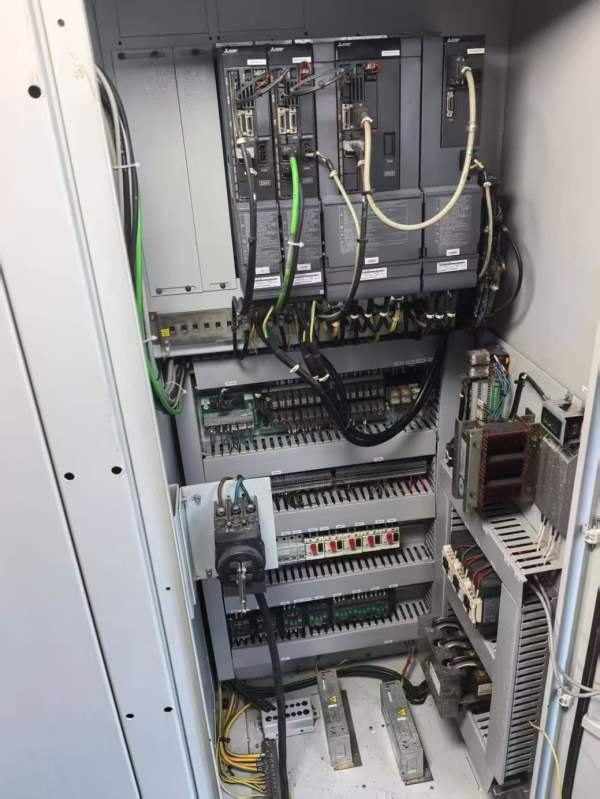 同款两台辛辛那提1100高速模具机 三菱M80A包大功率系.