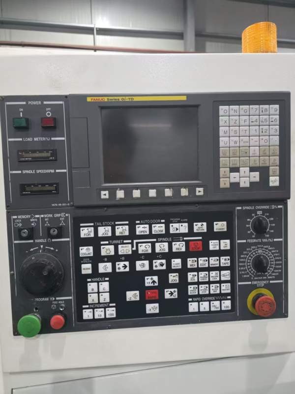 韩国起亚SKT28数控车床，2台回转直径590mm，加工直径4.