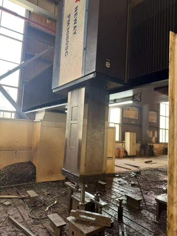 刚买下纽威8米超重型数控龙门8030SC门高2.1米，门宽4..