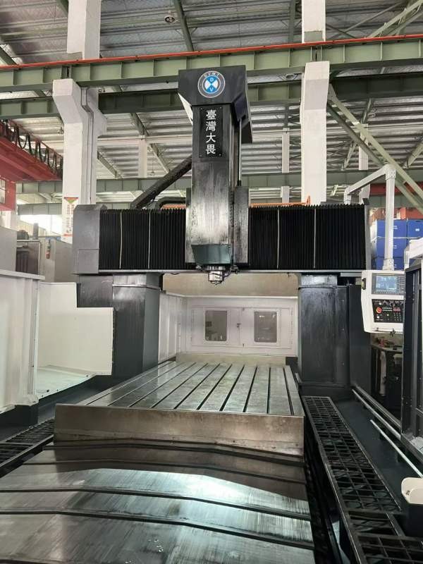 台湾大畏3220数控龙门，工作台3000/1800mm，门宽2000m.