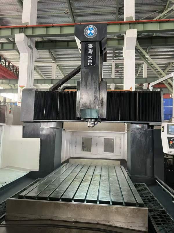 台湾大畏3220数控龙门，工作台3000/1800mm，门宽2000m.