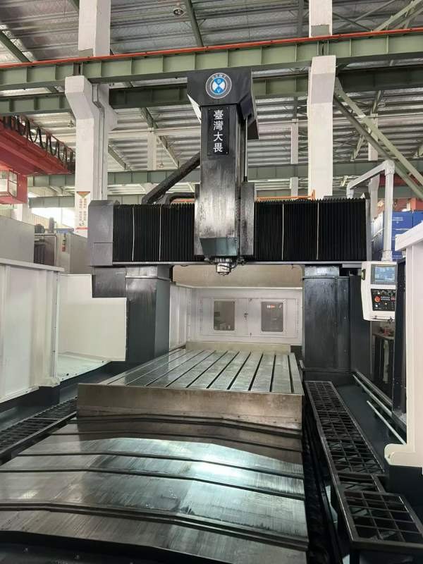 台湾大畏3220数控龙门，工作台3000/1800mm，门宽2000m.