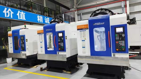 新到三台韩国科迈特MT52D-21T钻攻机，三菱M80系统，BT.