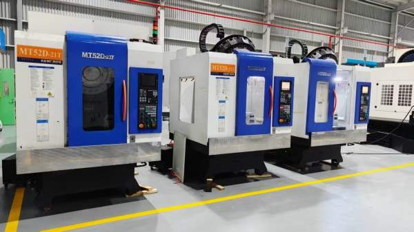 新到三台韩国科迈特MT52D-21T钻攻机，三菱M80系统，BT.