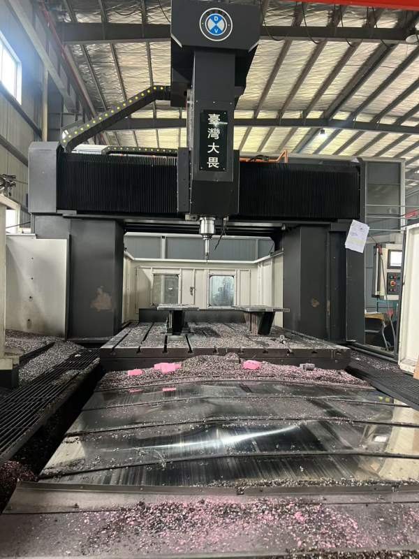 台湾大畏2520数控龙门，工作台2500/1800mm，门宽2000m.