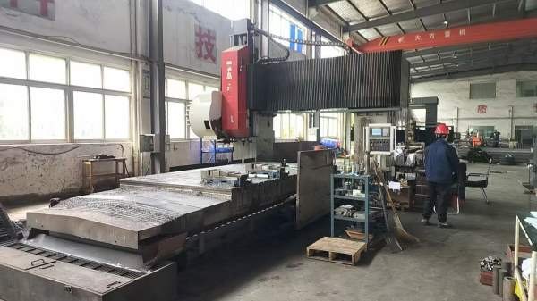 新定青岛永立4025龙门加工中心，工作台2米4米，门宽2..