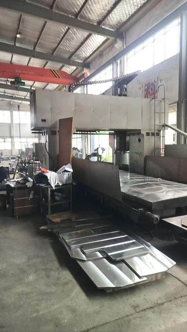 新定青岛永立4025龙门加工中心，工作台2米4米，门宽2..