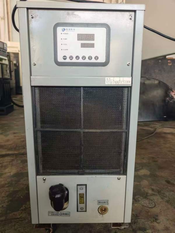 昆山仓库搬家低价出售陕西精利五轴工具磨床、感兴趣的.