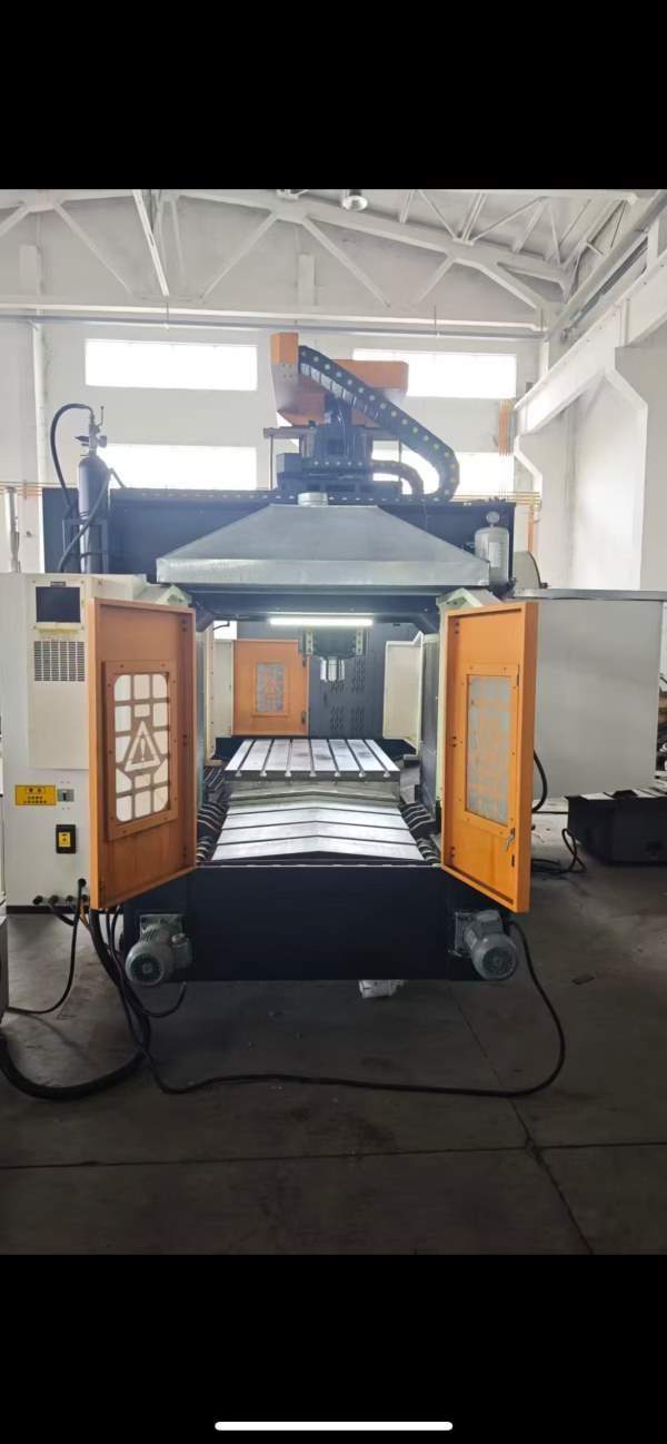 刚刚拿下虹光伟业GL-1613龙门加工中心一台、发那科MFp.
