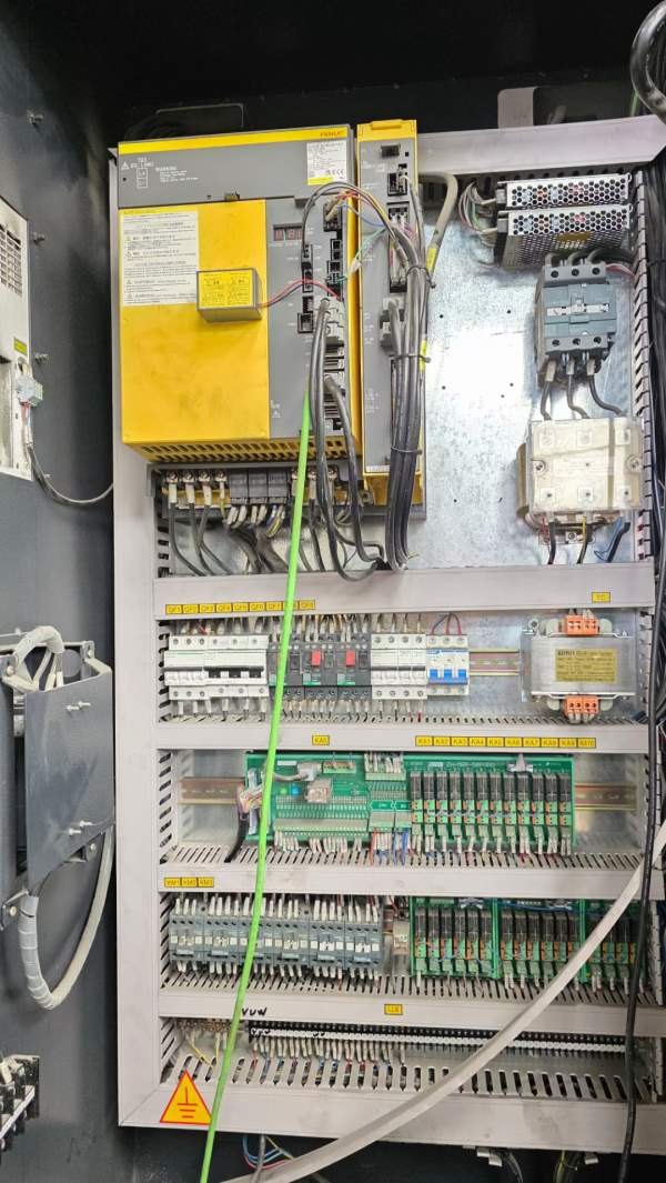 1580加工中心，同款2台 X/Y/Z轴行程：1500  800  700 .