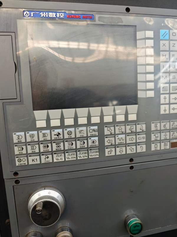 沈阳40数控车，重庆二机，欧凯50数控车，通电即用。