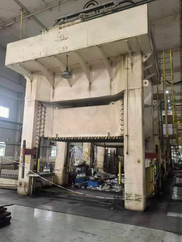 售：迪斯500吨框架液压机  3台台面：3600X2000工作台.