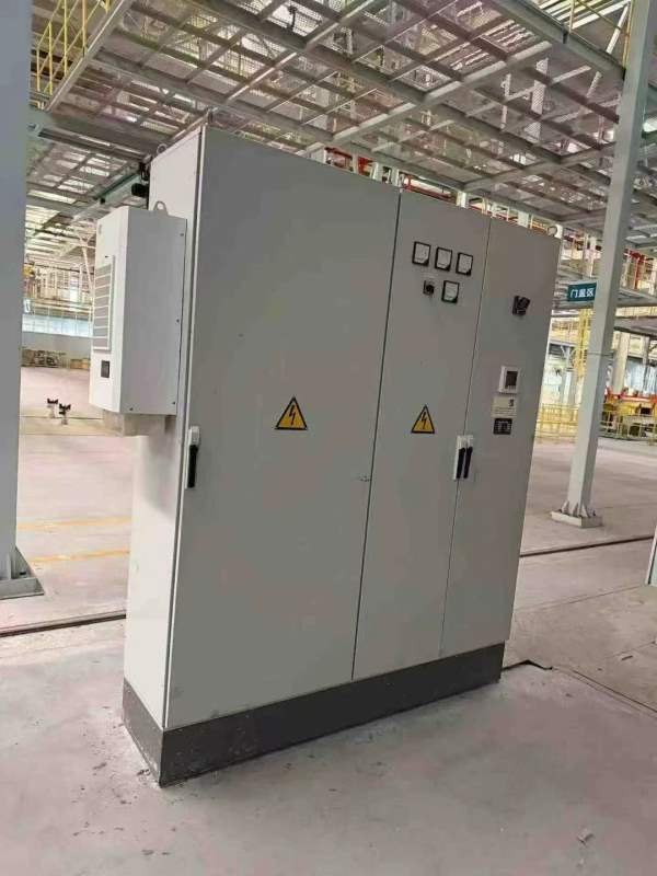 天锻200吨，工作台面尺寸：长3000mm  宽2500mm，适配.