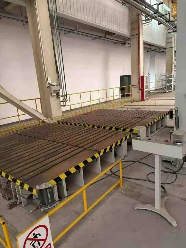 天锻200吨，工作台面尺寸：长3000mm  宽2500mm，适配.