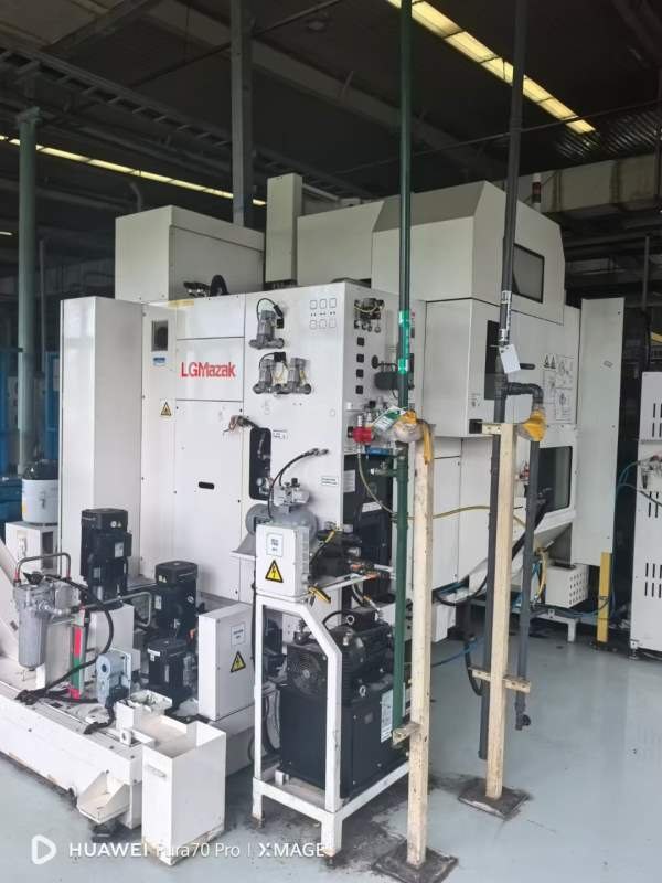 一台准信马扎克430A   带中心出水  液压夹具  喜欢的.