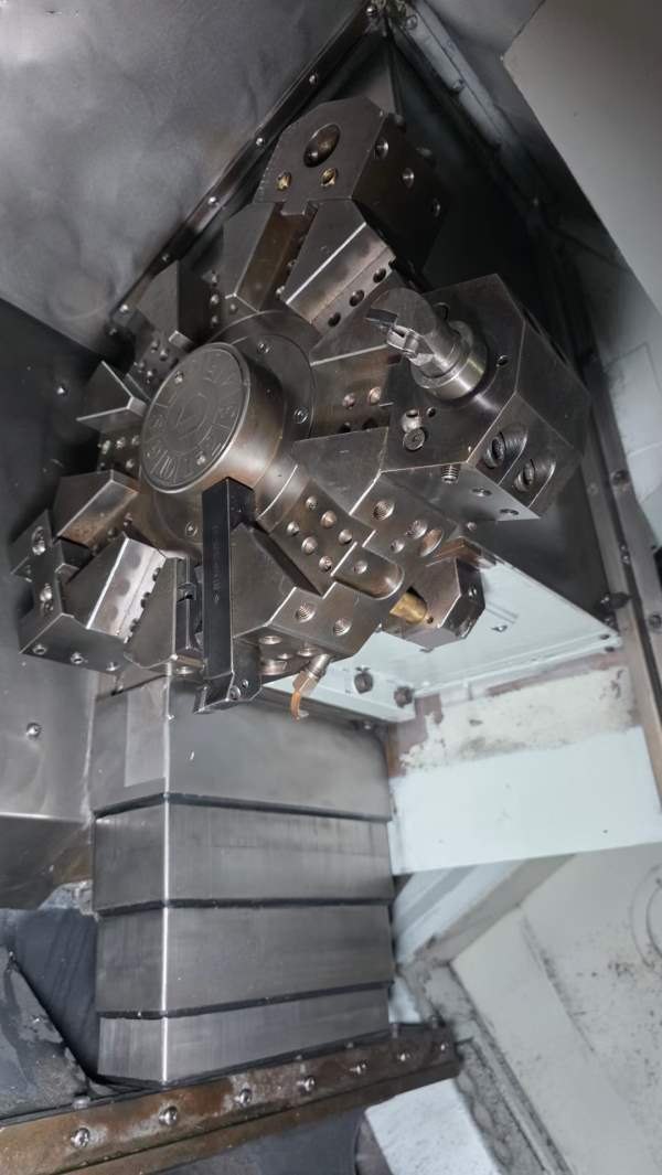程泰GLS200数控车床，同款2台。发那科TD系统，8寸卡盘.