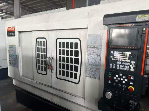 马扎克立式加工中心VTC-200BN行程:1120510510mm工作台.