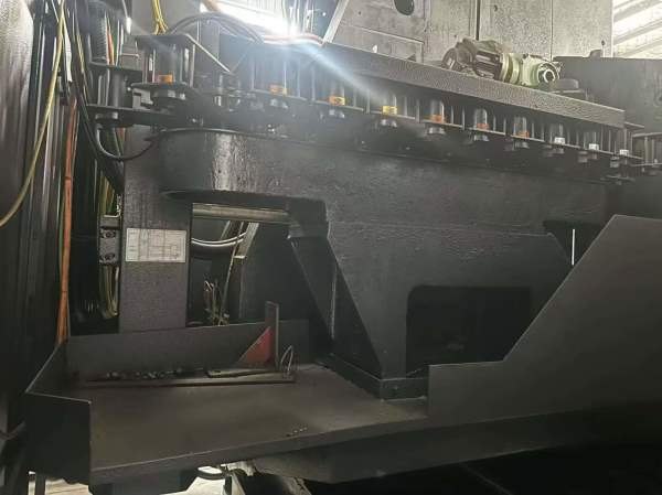 马扎克立式加工中心VTC-200BN行程:1120510510mm工作台.