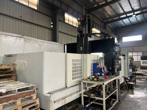 海天3023数控龙门，手动头工作台32米，门宽2.3米，门.