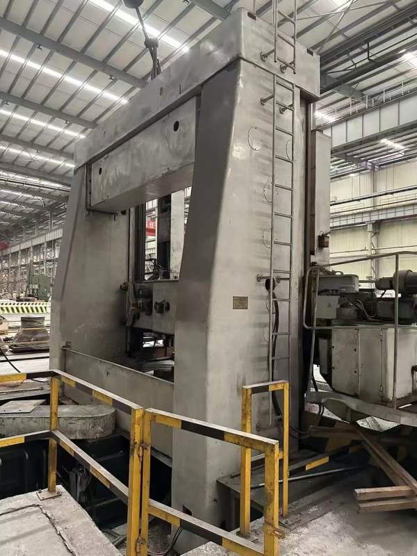 武重5235立式车床，安装少用，加工高度：2500卡盘直径.