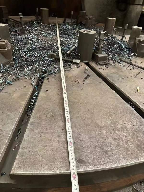 武重5235立式车床，安装少用，加工高度：2500卡盘直径.
