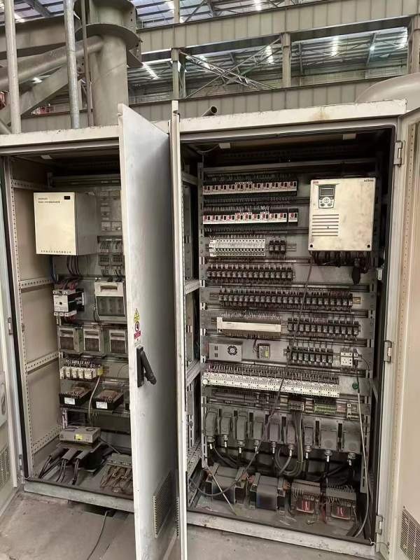 武重5235立式车床，安装少用，加工高度：2500卡盘直径.