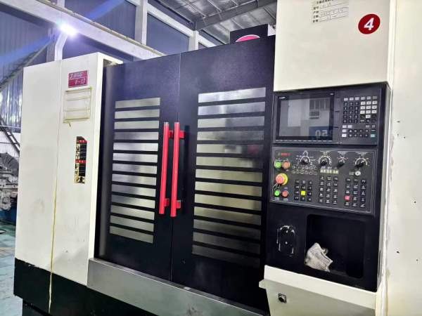 精品2021年广东乔峰1370加工中心，三菱M80系统，三轴.