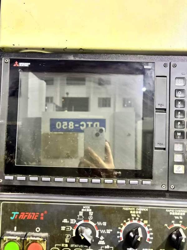 精品2021年广东乔峰1370加工中心，三菱M80系统，三轴.
