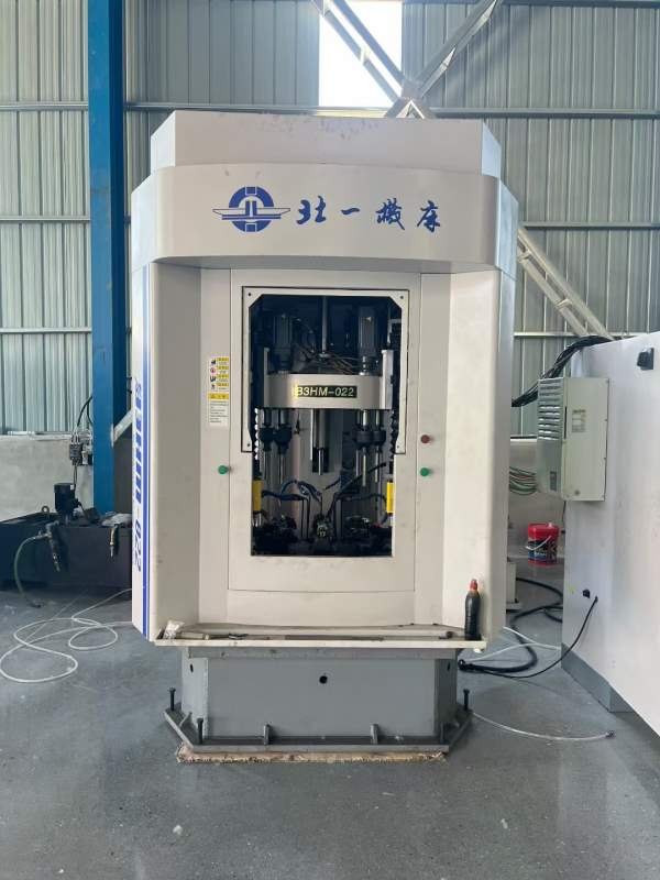全新北京机床厂数控顺序珩磨机型号：B3HM-022珩孔直径.