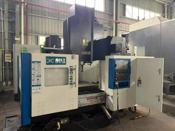 几乎全新鑫台工1010龙门，BT40主轴12000转，新代22MA.