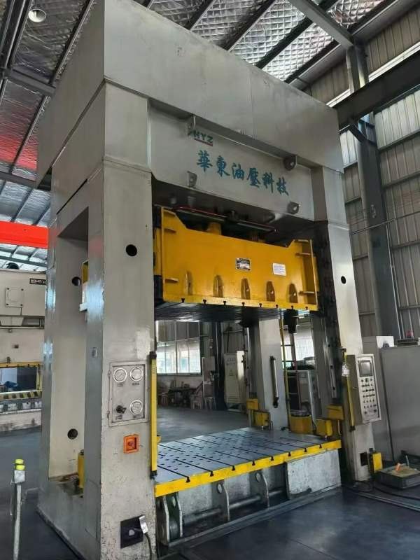 华东，630吨框架油压机，伺服驱动，有效台1800/3000，.