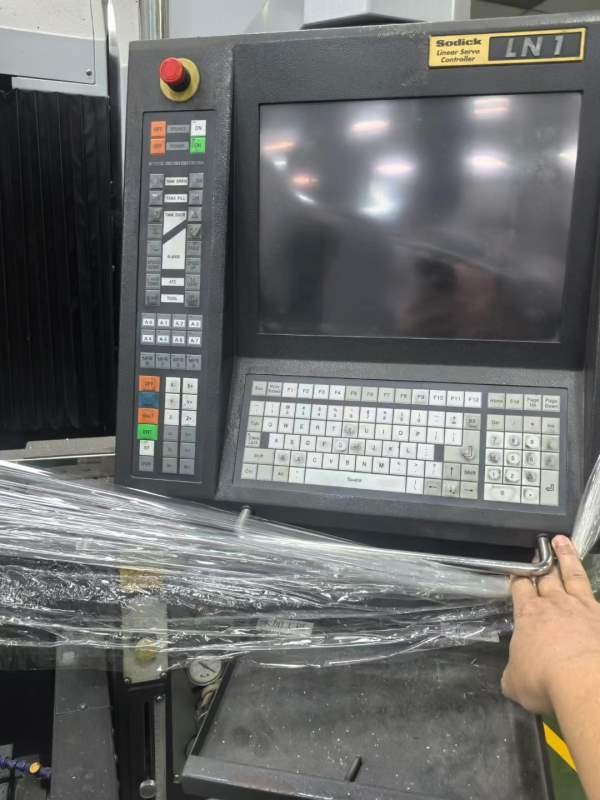 沙迪克AQ35镜面火花机11台。有兴趣的老板可以电话咨询.