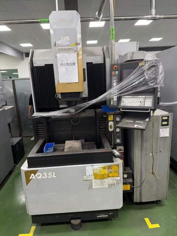 沙迪克AQ35镜面火花机11台。有兴趣的老板可以电话咨询.