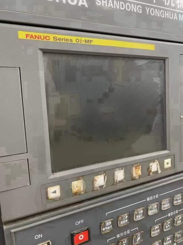 2018年永华1060加工中心，三线轨，z轴带配重，bt40主.