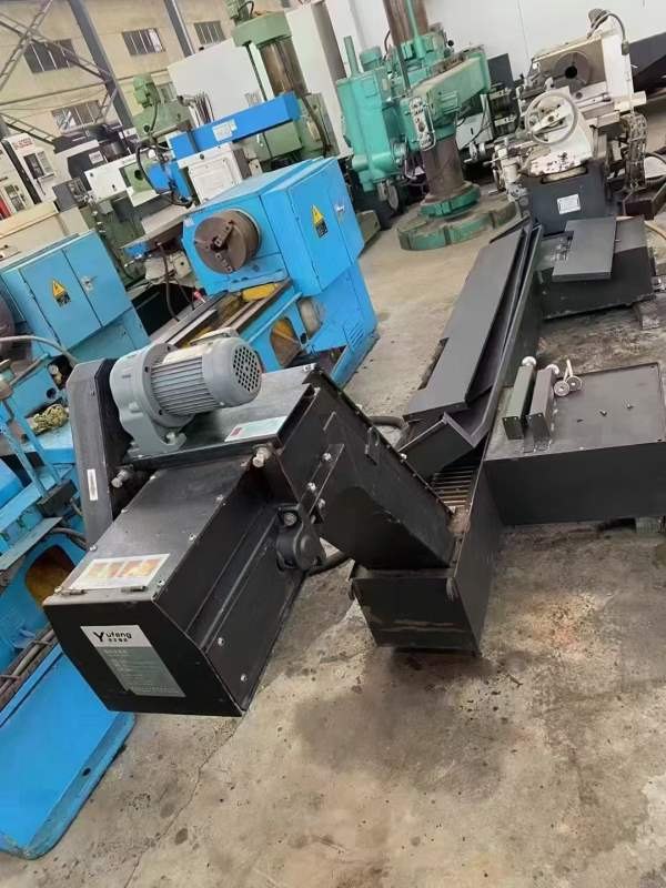 2018年永华1060加工中心，三线轨，z轴带配重，bt40主.
