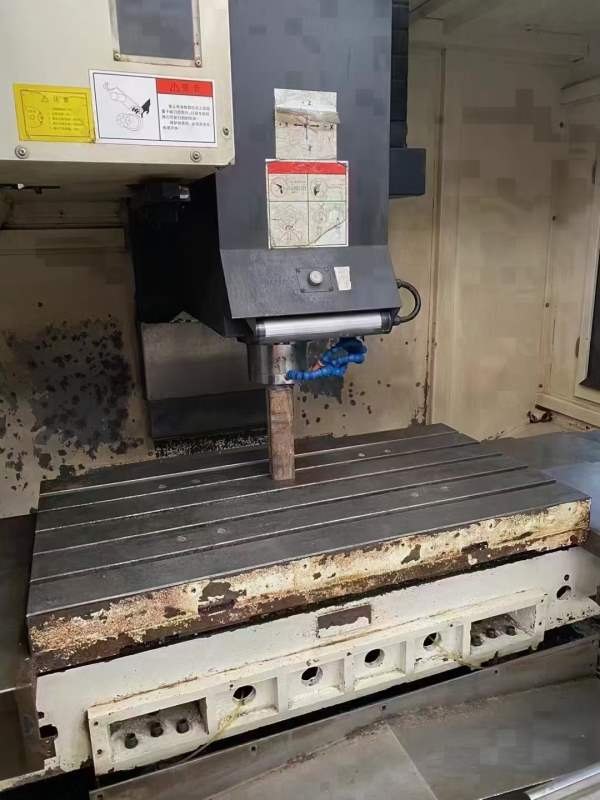 2018年永华1060加工中心，三线轨，z轴带配重，bt40主.