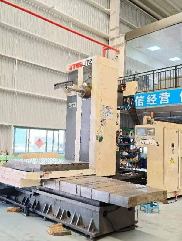 仓库到货一台道斯丽驰110数控镗床发那科系统a法驱动带.