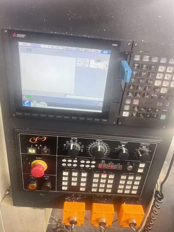 帮客户处理2台1580 ／3线Bt50，三菱M 80系统，Y 4条轨.