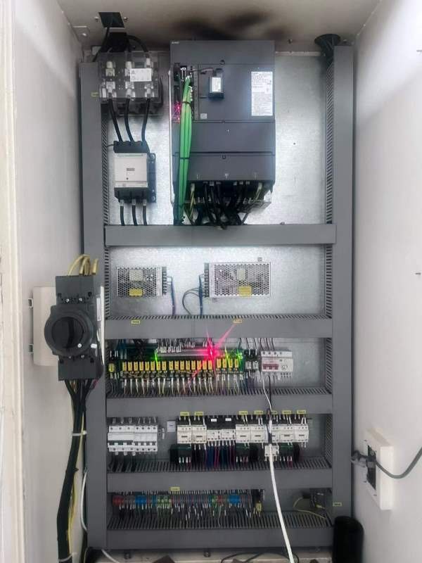 帮客户处理2台1580 ／3线Bt50，三菱M 80系统，Y 4条轨.