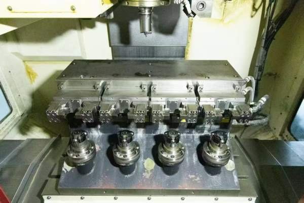马扎克VCN-430AL立式加工中心X轴行程900mmY轴行程430m.