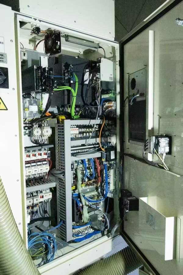 马扎克VCN-430AL立式加工中心X轴行程900mmY轴行程430m.