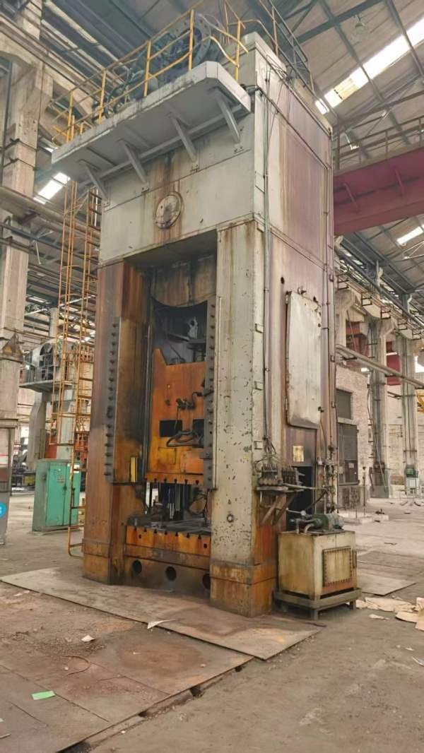 济南二机1250一台。小松的1250的4台，在位急售，打包.