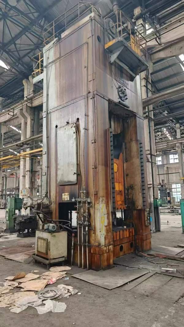 济南二机1250一台。小松的1250的4台，在位急售，打包.