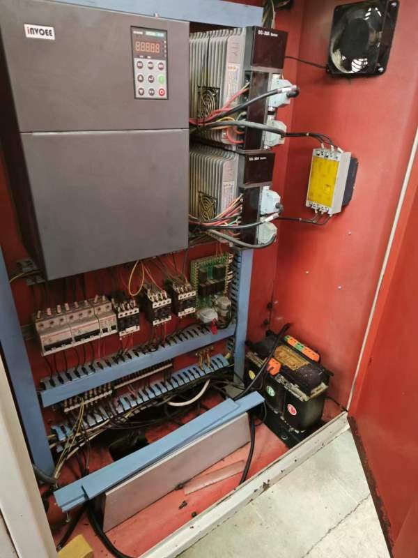 出售两台6150数控车床，长度1米，接电运行正常，价格.