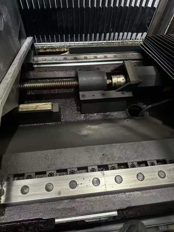 沈阳800双工位卧加，正T结构千分度，带光栅齿轮头带中.